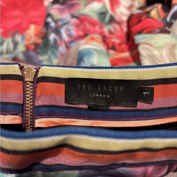 Beautiful condition ted baker size UK 1 floral skirt full skirt - Picture 3 of 3